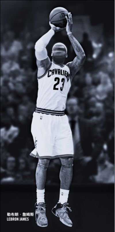 太疼了，萨勒马克尔斯被对手踩中后在地上抽动（萨勒马克尔斯遭对手踩踏后痛苦倒地抽搐）