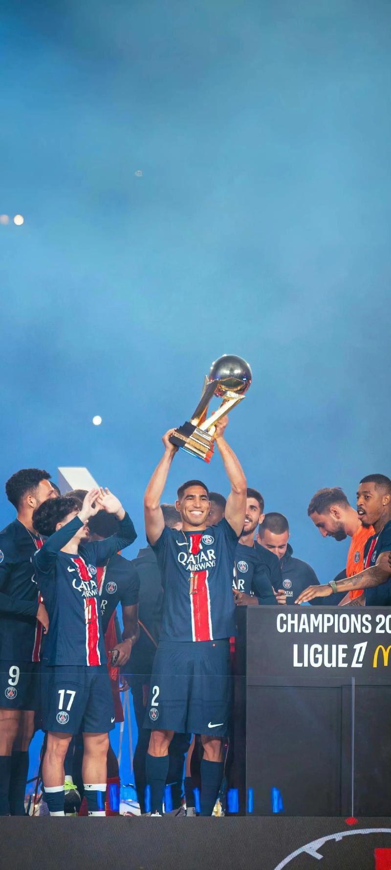 英超半场：穆尼奥斯头球破门，水晶宫1-0伯恩利（英超半场战报：穆尼奥斯头槌建功，水晶宫暂1-0领先伯恩利）