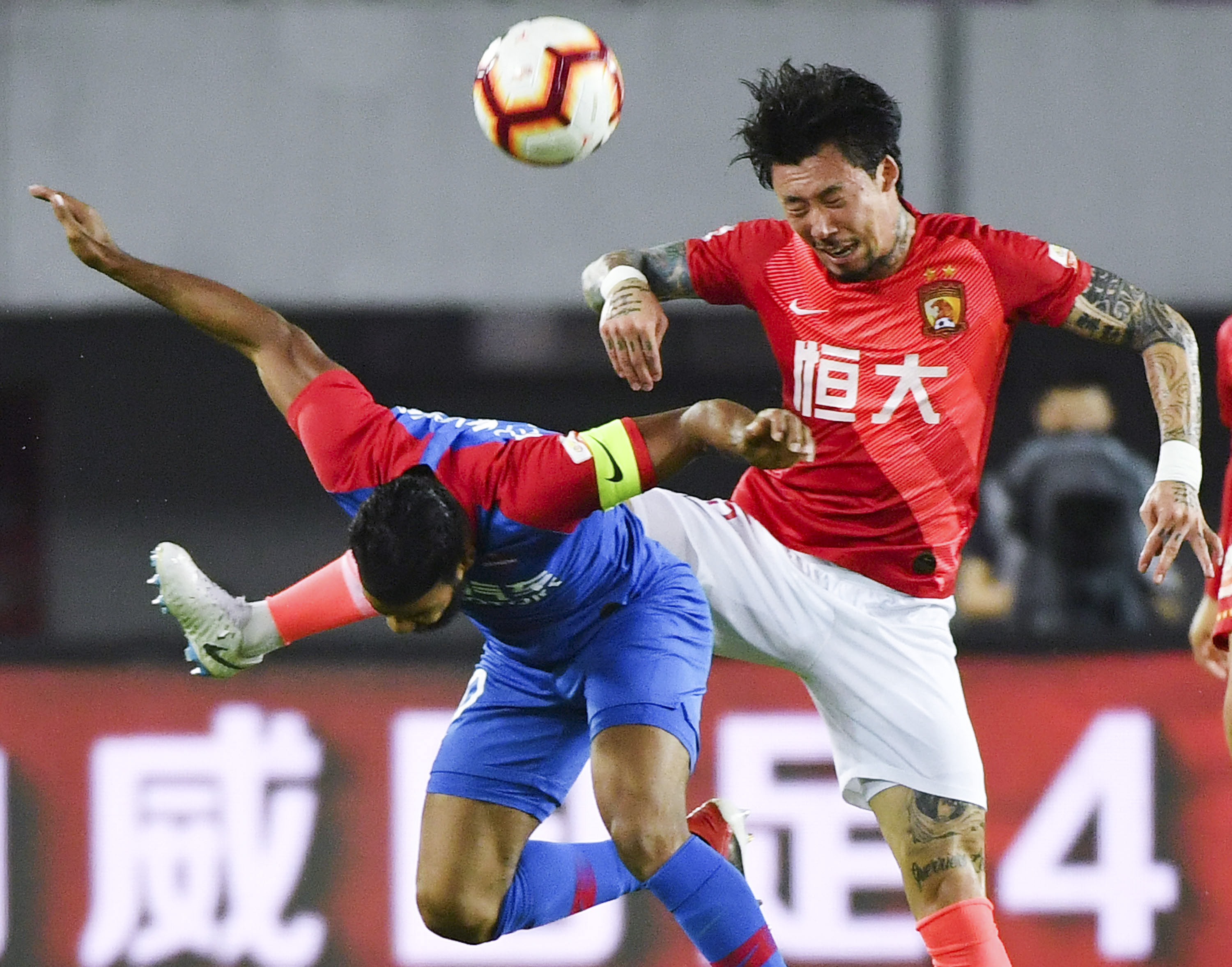 英超-特罗萨德替补破门 阿森纳1-2遭维拉读秒绝杀（英超：特罗萨德替补建功 阿森纳1-2被维拉补时绝杀）